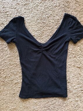 Forever 21 Women’s Small Ruched Black V-Neck Short Sleeve Going Out Top